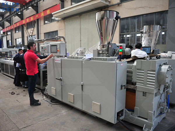 The most common molding method of plastic pipe extrusion die