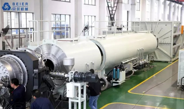 The maintenance and cleaning of plastic pipe extrusion machines