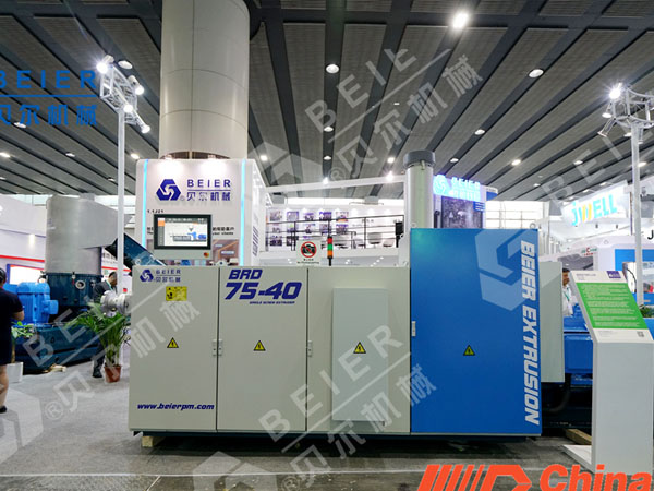 What should be noted during the debugging process of the plastic extrusion machine?
